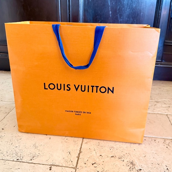 Louis Vuitton Gift Box with Ribbon and Bag-New - Picture 4 of 5